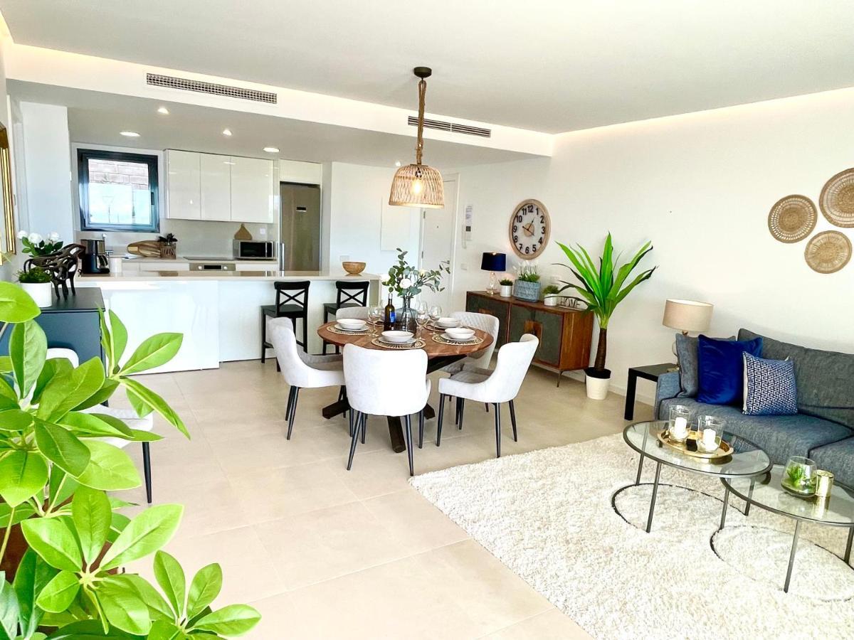 Luxury 3 Bedroom Apartment 300M From The Beach Fuengirola Exteriör bild