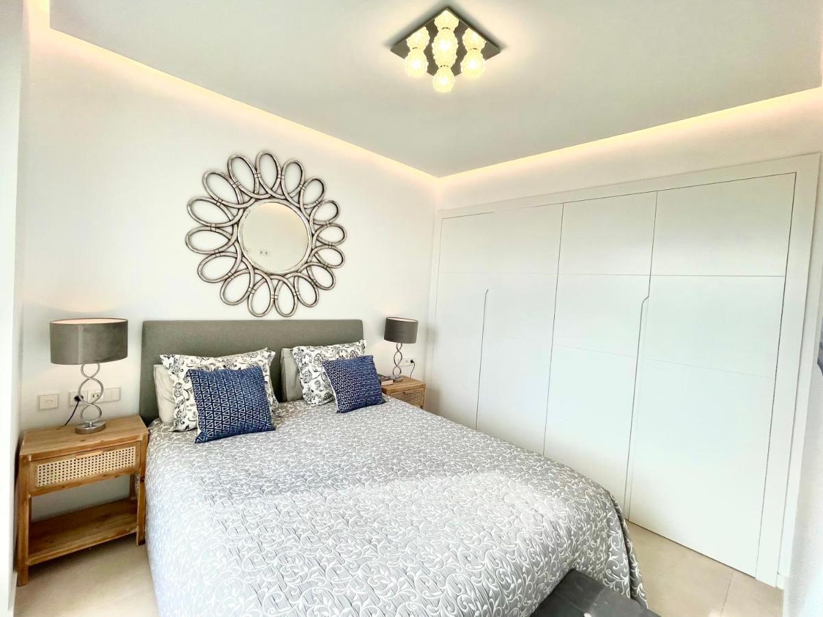 Luxury 3 Bedroom Apartment 300M From The Beach Fuengirola Exteriör bild