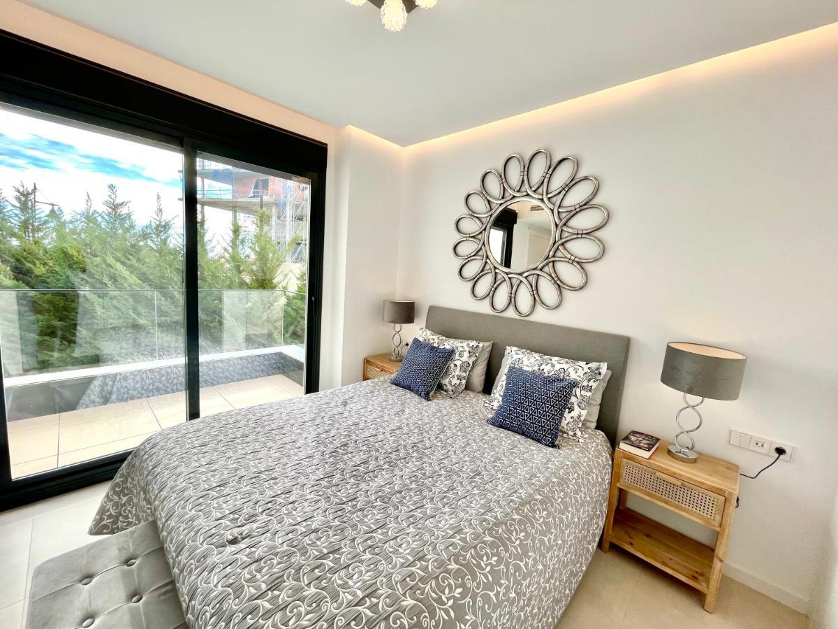 Luxury 3 Bedroom Apartment 300M From The Beach Fuengirola Exteriör bild