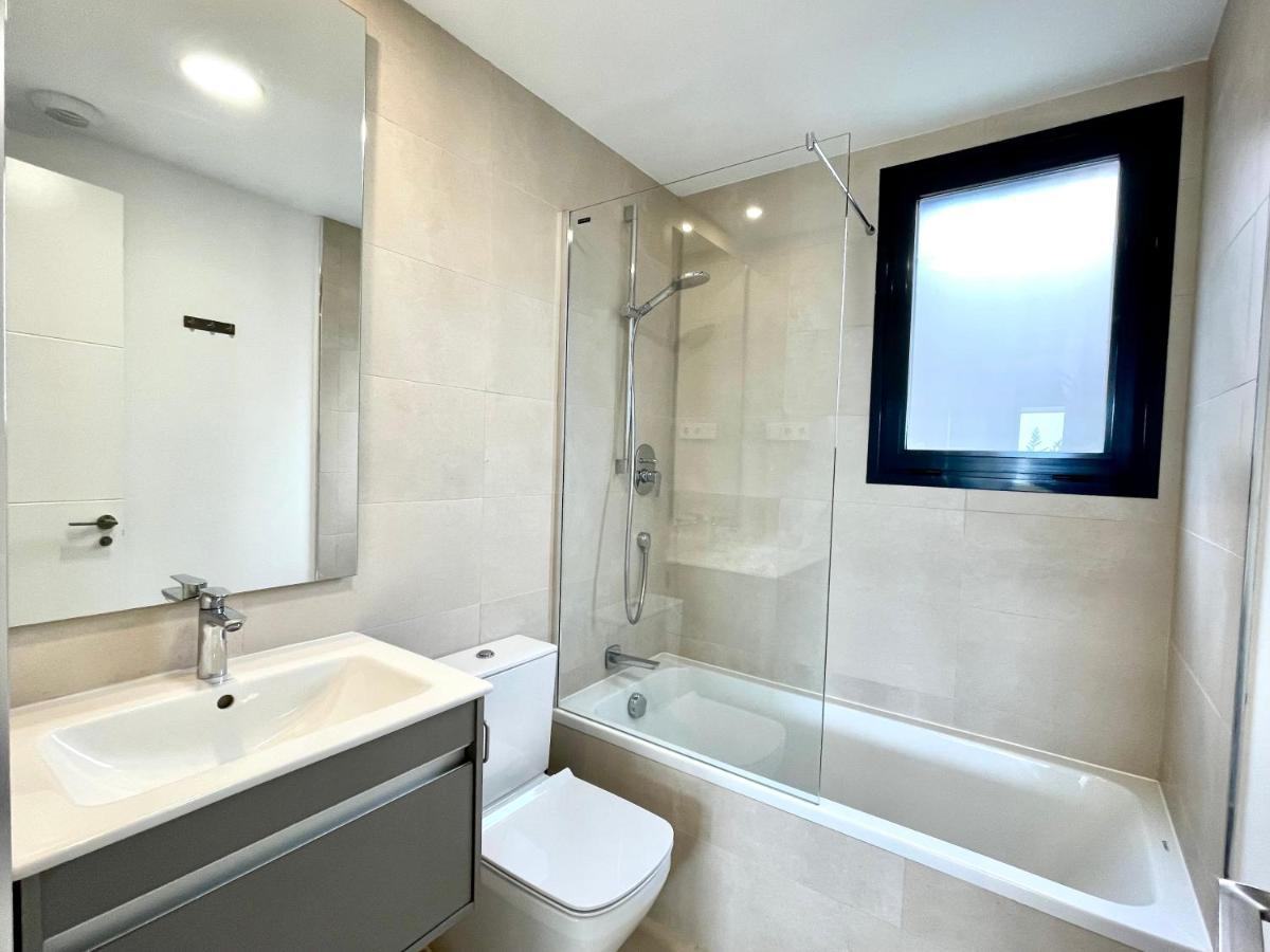 Luxury 3 Bedroom Apartment 300M From The Beach Fuengirola Exteriör bild